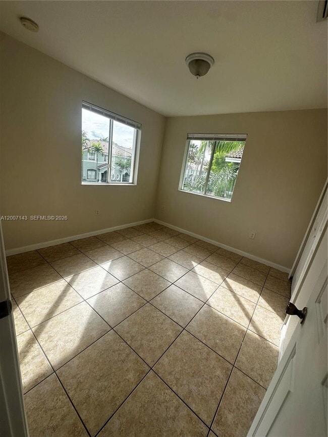 Building Photo - 2912 SE 15th Rd