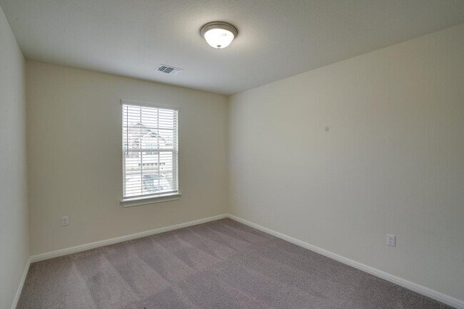 Building Photo - 14005 Hedera Dr