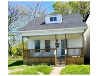 Building Photo - Beautifully renovated Lasalle Gardens home