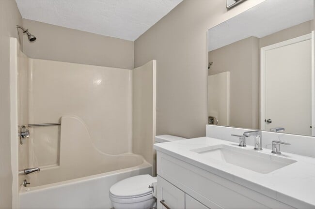 Building Photo - 77 Wilson St