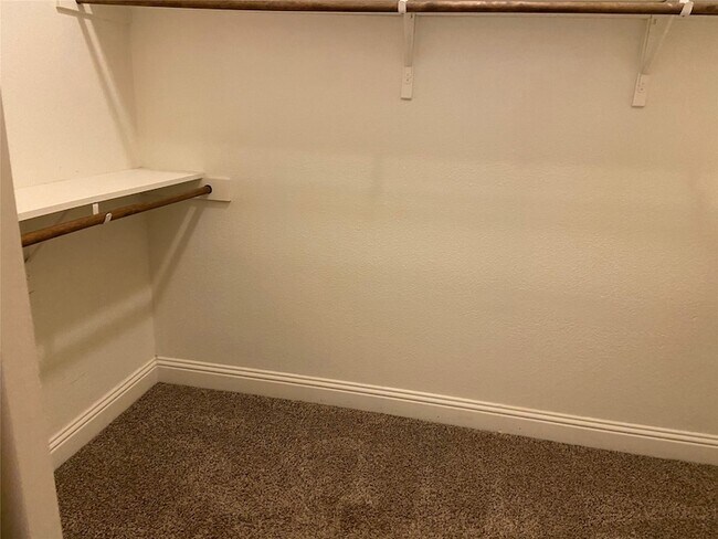 Building Photo - 686 Pendle Forest Dr