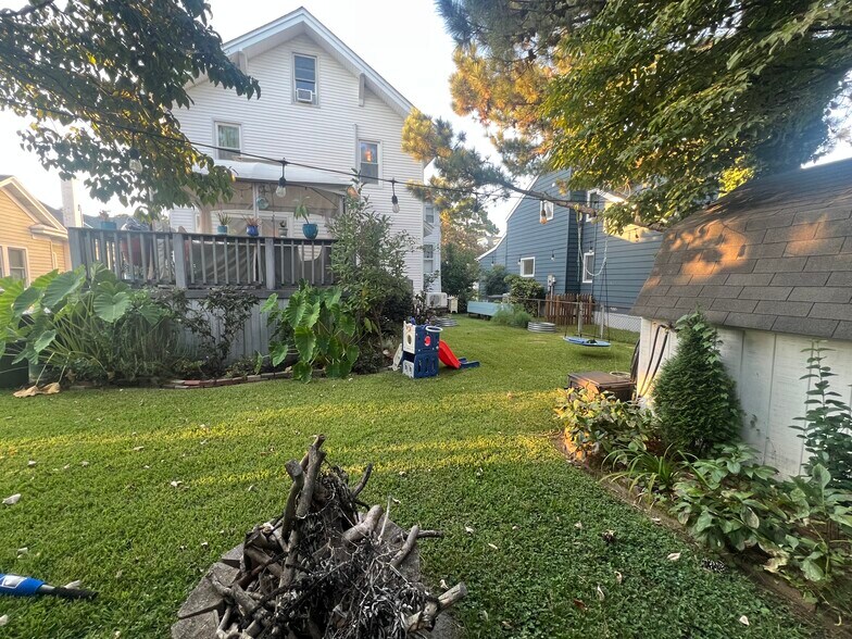 Building Photo - 1315 Cornwall Pl