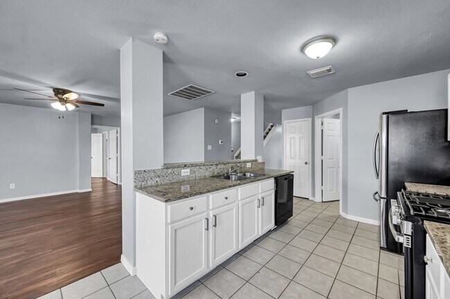 Building Photo - 7811 Holly Berry Ct