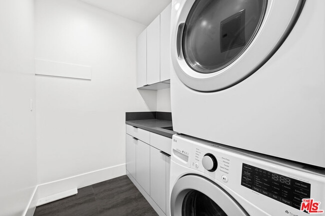 Building Photo - 1613 S Wooster St