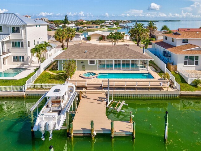Building Photo - 441 Palm Island NE