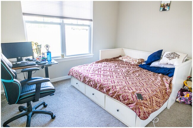 Building Photo - 1321 Parkdale St