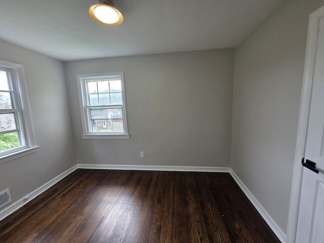 Building Photo - 40 Highview Dr