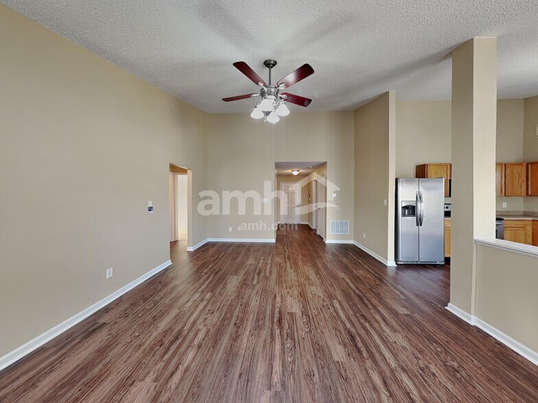 Building Photo - 1438 Dowell St