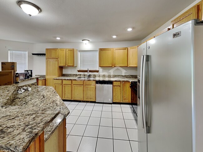 Building Photo - 522 N 8th Ct