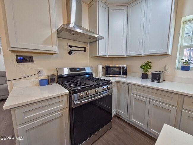 Building Photo - 7321 Cuba Dr