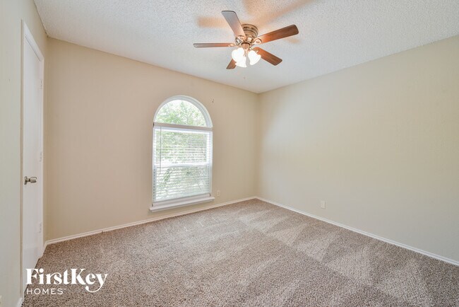 Building Photo - 7621 Clover Ln