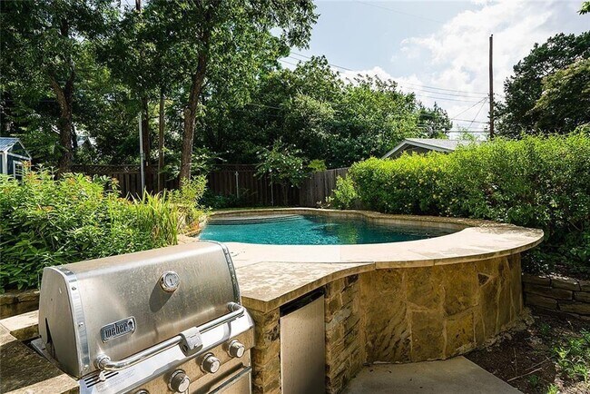 Building Photo - 502 Terrace Dr