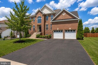 Building Photo - 120 Nassau Dr