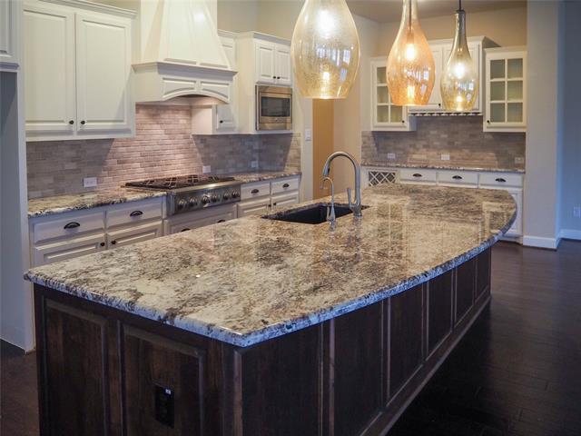 Building Photo - 400 Sunflower Ave