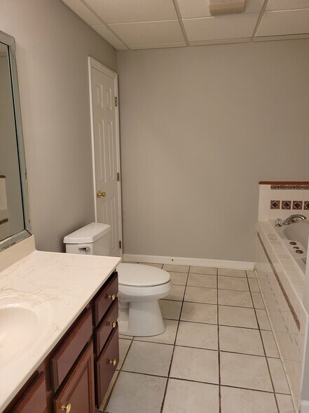 Building Photo - 109 Golf Club Ln