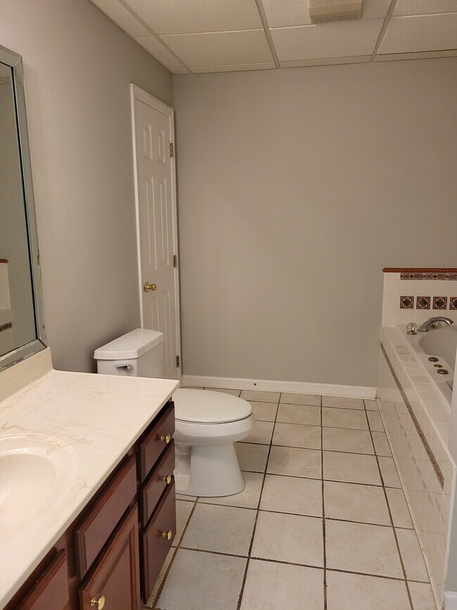 Building Photo - 109 Golf Club Ln