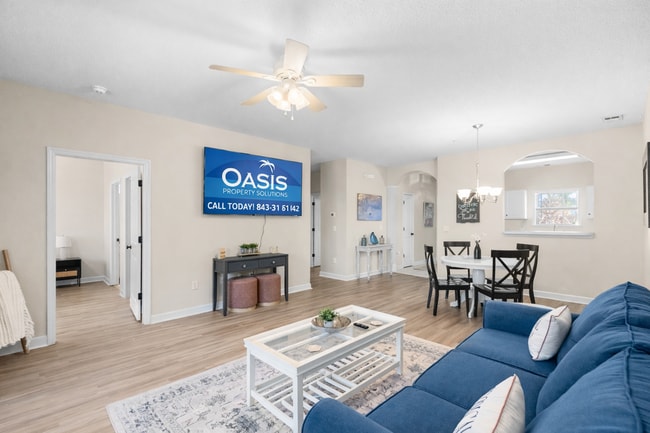 Building Photo - Golf Paradise