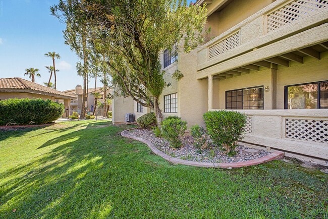 Building Photo - 930 N Mesa Dr