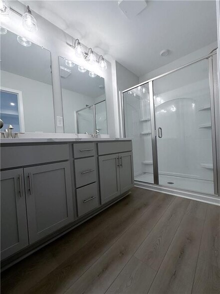 Building Photo - 481 Crown Dr