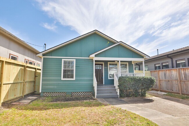 Building Photo - 905 Kern St