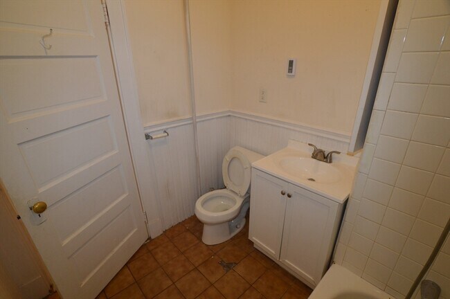 Building Photo - 15 Lynde St