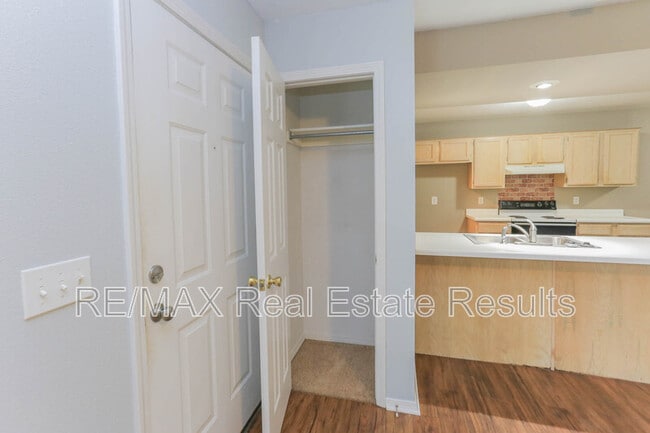 Building Photo - 2306 W Roselawn St