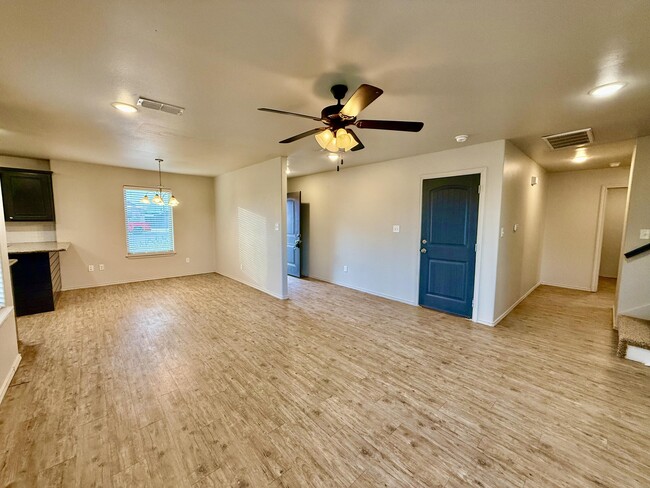 Building Photo - 909 Manchester Ct