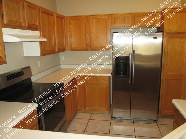 Building Photo - 1332 W Kesler Ln