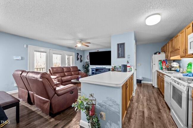 Building Photo - 702 Glendale Dr