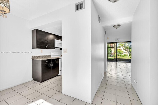 Primary Photo - 2821 SW 87th Ave