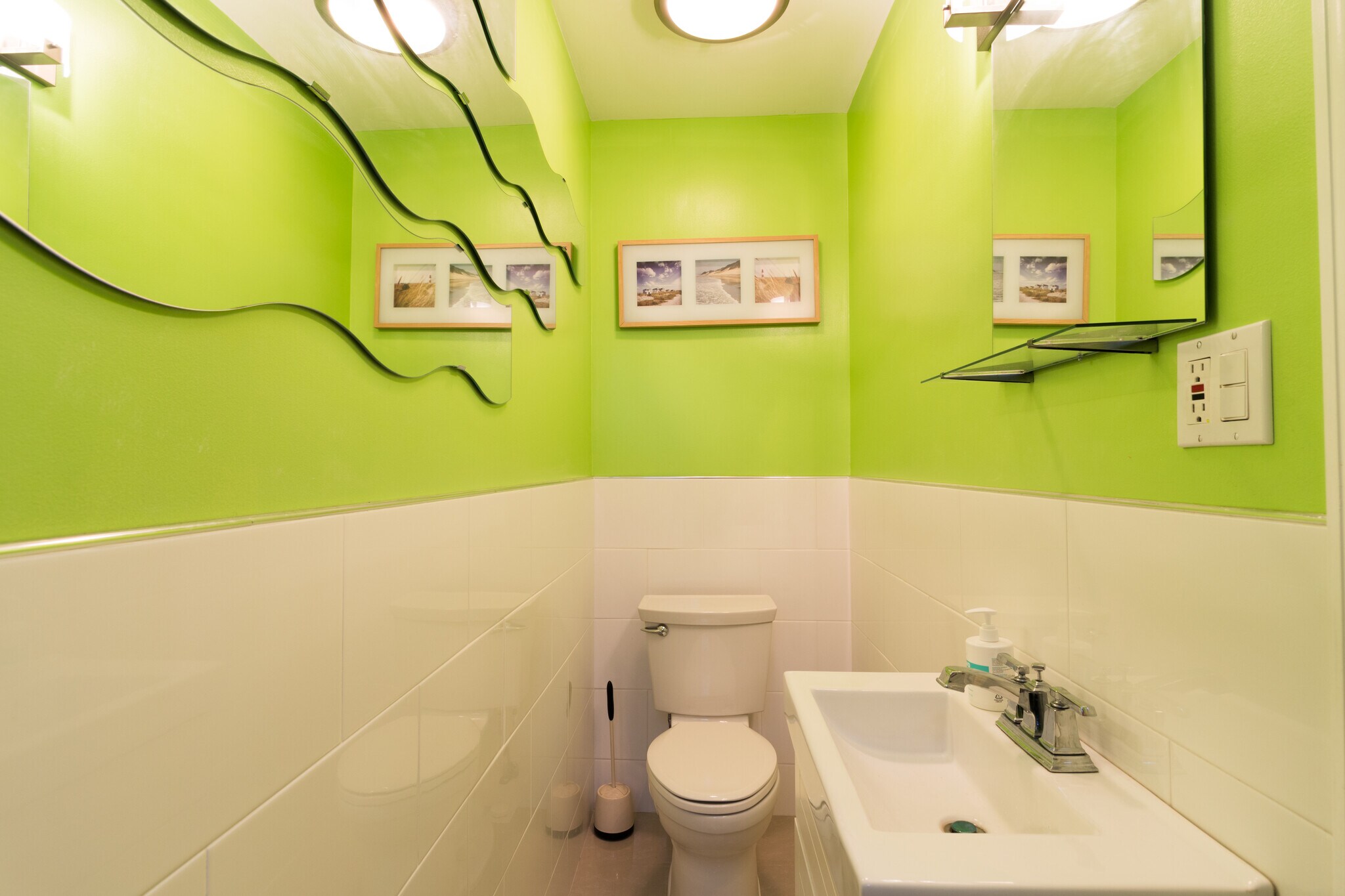 half bath on 1st fl - 633 Washington Ave