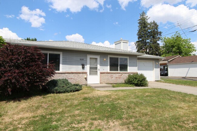 Building Photo - 1020 W Lacrosse Ave