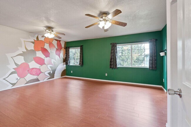 Building Photo - Unique, spacious 4-bdrm/3-bath Craftsman w/ lots of character. Bonus room, near Alberta District!