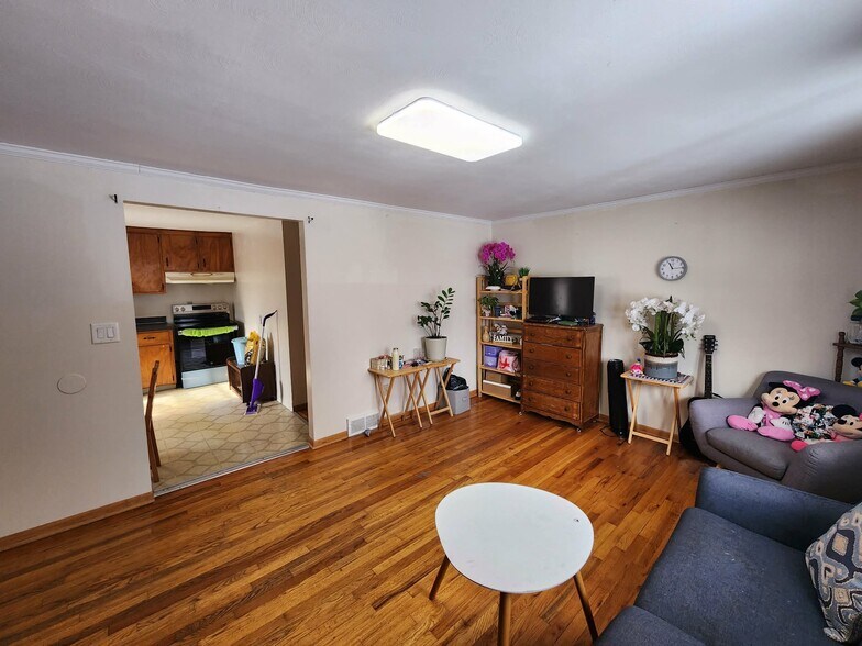 Building Photo - 483 Lillian Ave