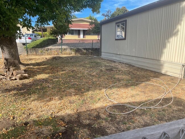 Building Photo - 2 bedroom 2 bath mobile walking distance to restaurants and stores