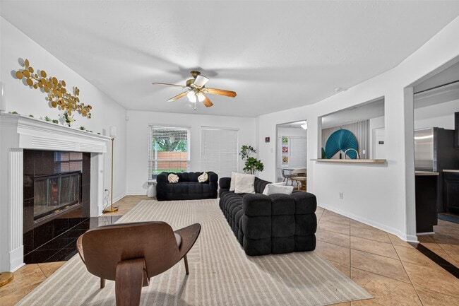 Building Photo - 22727 Tara Way Dr