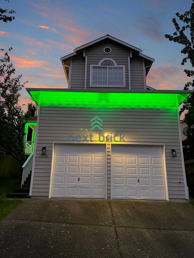 Building Photo - 4 BED & 2.5 SINGLE FAMILY HOUSE FOR RENT