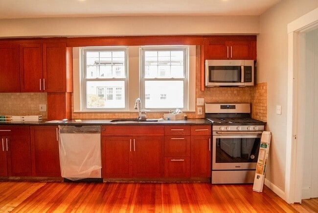 Building Photo - 47 Lyman St