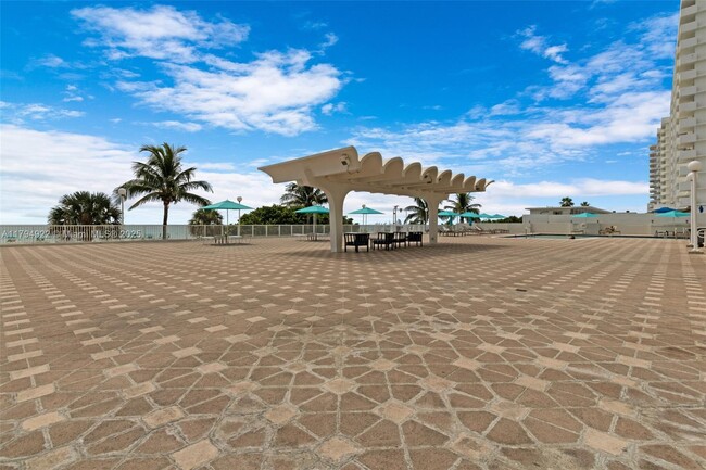 Building Photo - 5701 Collins Ave