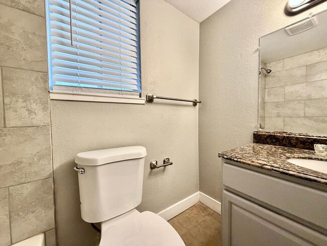 Building Photo - 1819 W St