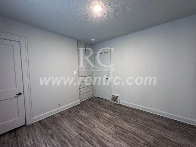 Building Photo - 21 Crawford-S
