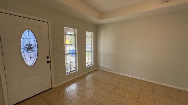 Building Photo - 3601 Nubes Dr