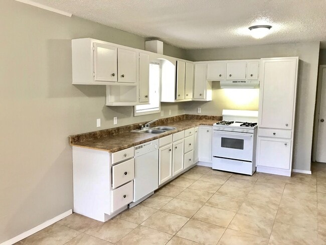 Building Photo - 8606 Geneva Ave