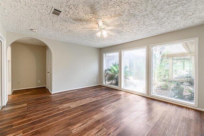 Building Photo - 102 Butlers Ct