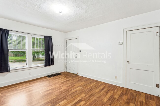 Building Photo - ***1/2 off first month's rent***