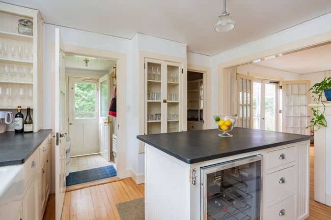 Building Photo - 7 Cooper Ln