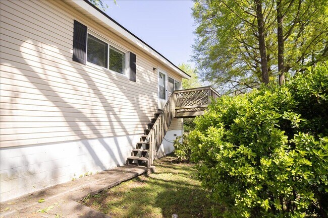 Building Photo - 1096 Herndon St NW
