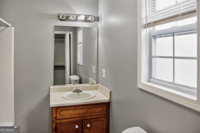 Building Photo - 1961 Karen Cir