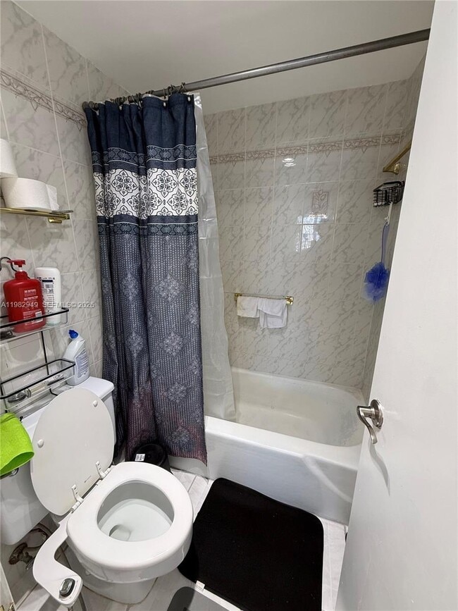 Building Photo - 500 Bayview Dr