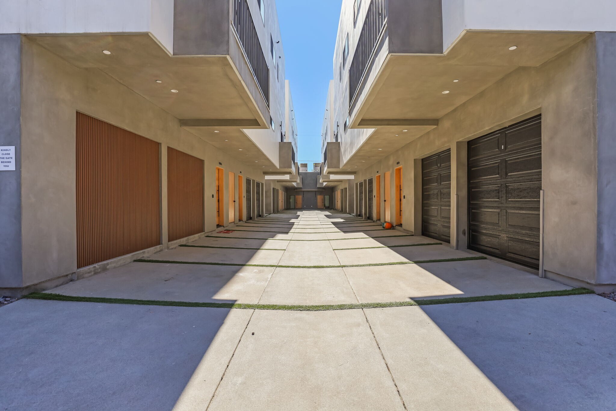 Building Photo - 11004 Hortense St